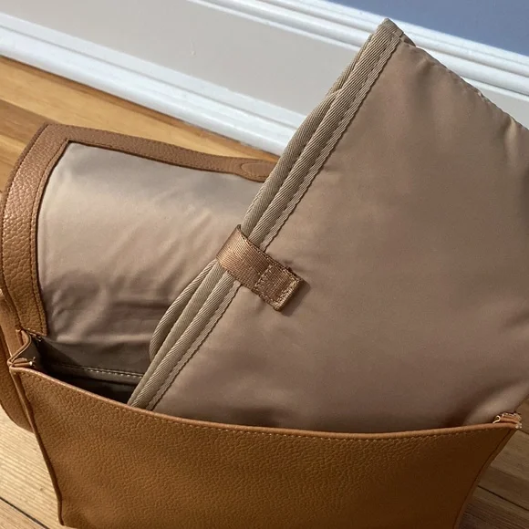 Freshly Picked tan crossbody - Picture 6 of 13